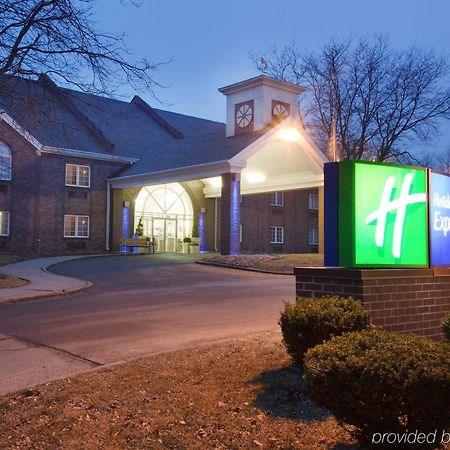 Holiday Inn Express Des Moines-At Drake University, An Ihg Hotel Екстериор снимка