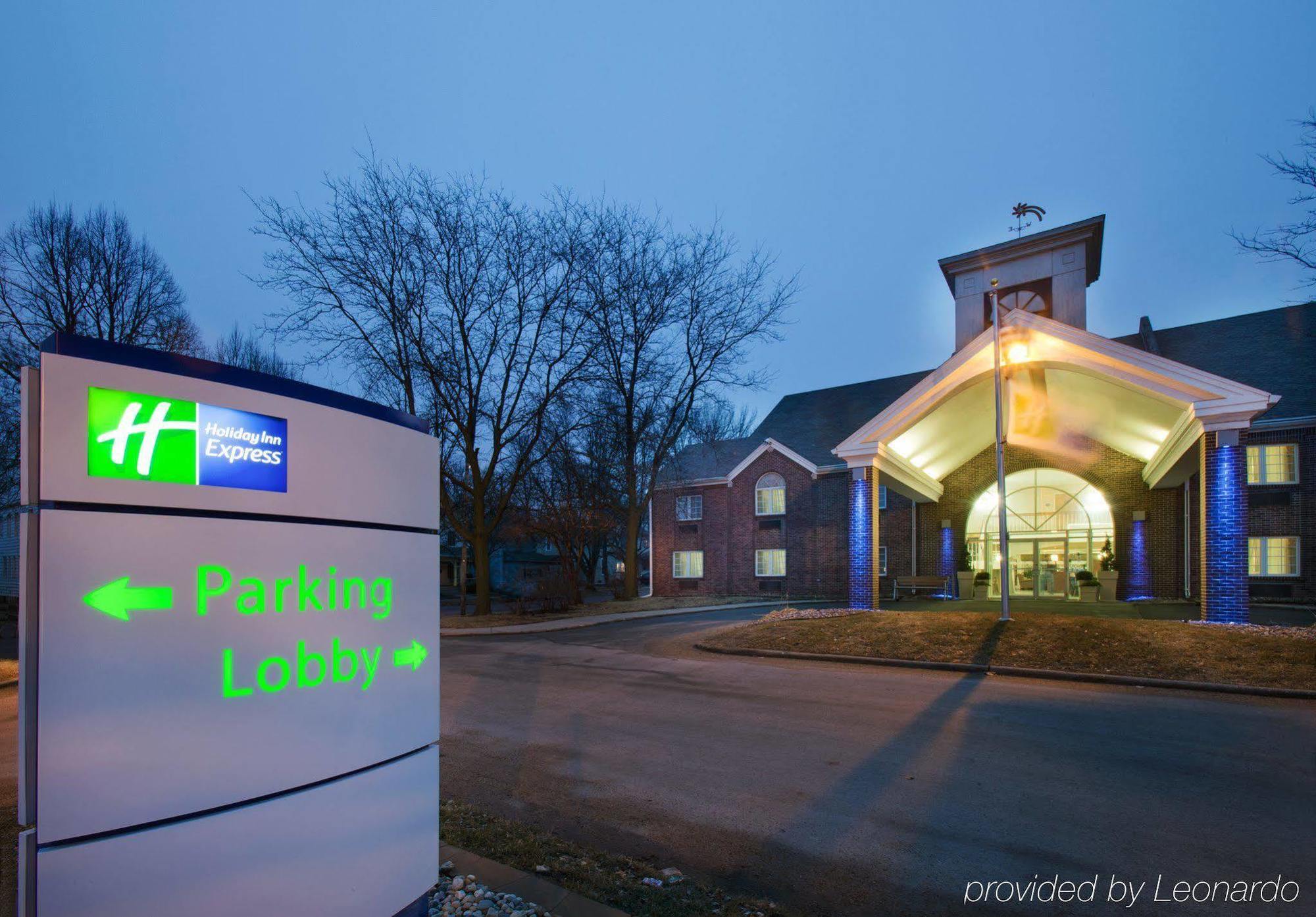 Holiday Inn Express Des Moines-At Drake University, An Ihg Hotel Екстериор снимка