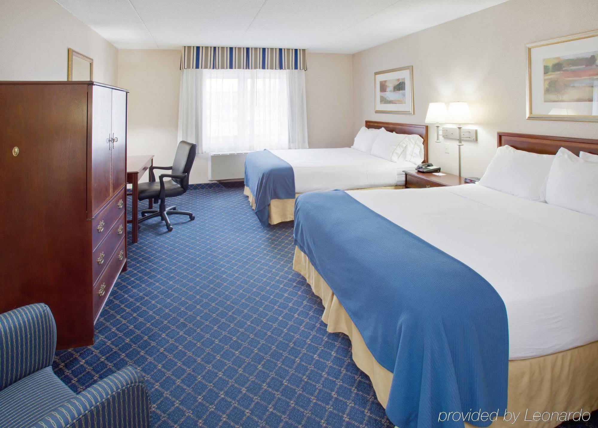 Holiday Inn Express Des Moines-At Drake University, An Ihg Hotel Стая снимка