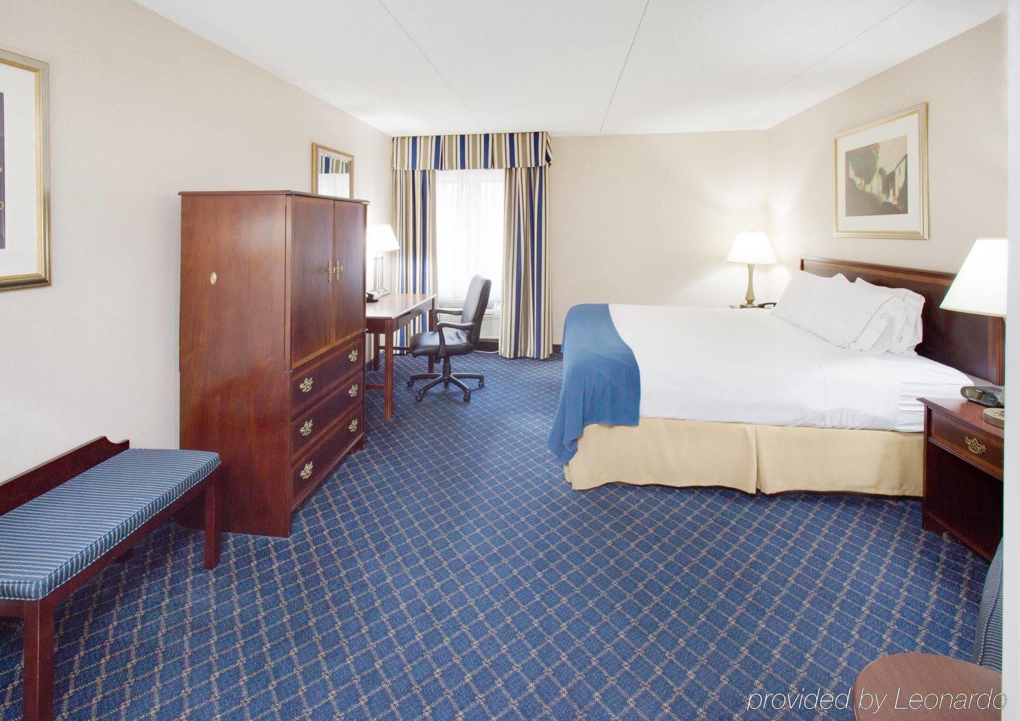 Holiday Inn Express Des Moines-At Drake University, An Ihg Hotel Стая снимка
