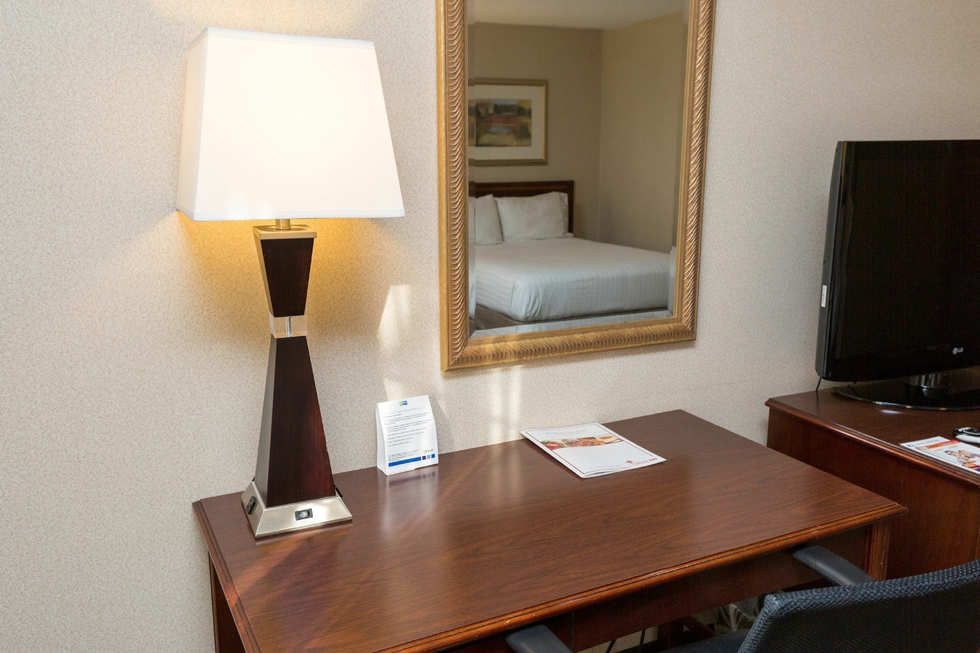 Holiday Inn Express Des Moines-At Drake University, An Ihg Hotel Екстериор снимка