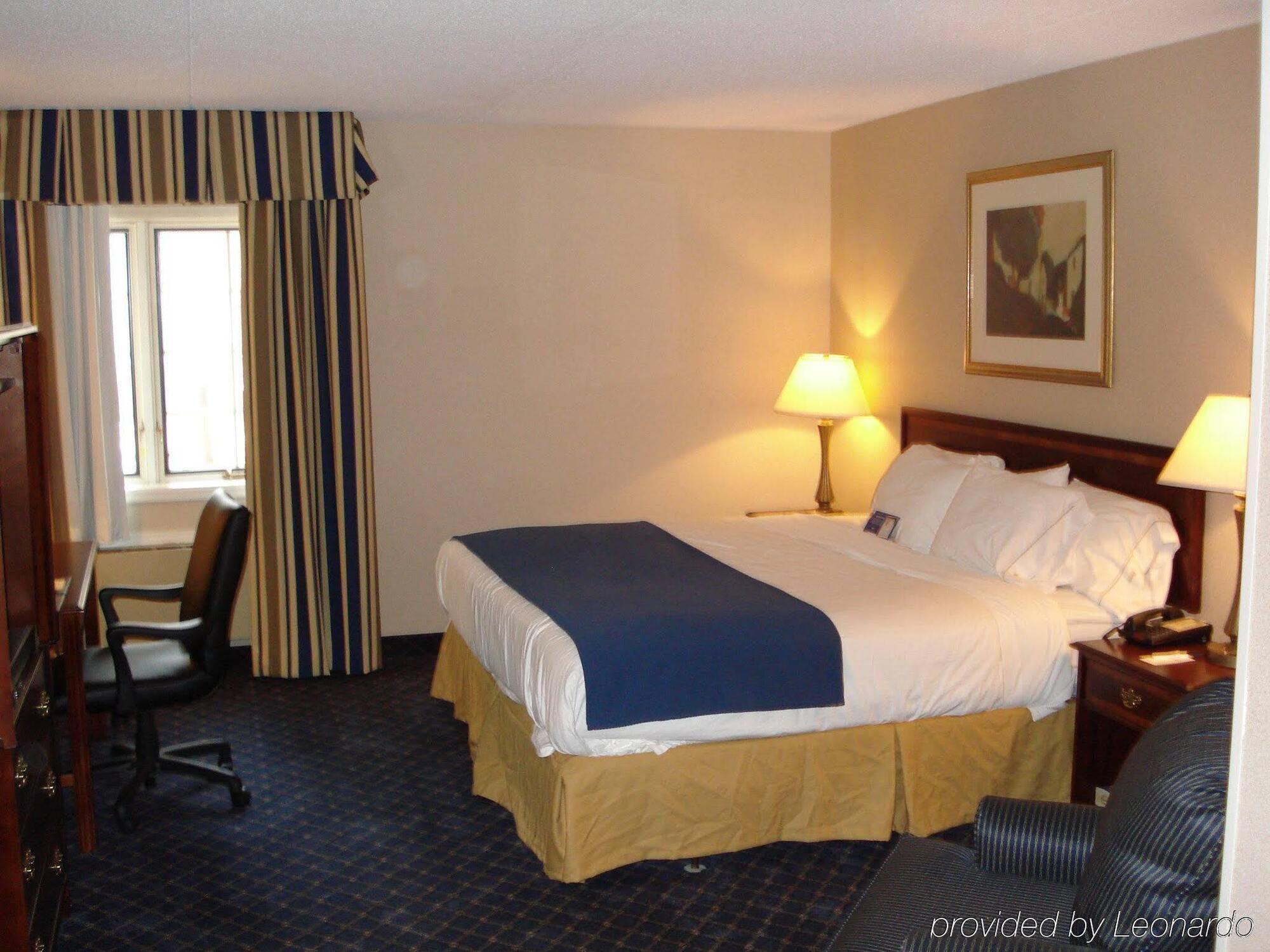 Holiday Inn Express Des Moines-At Drake University, An Ihg Hotel Екстериор снимка