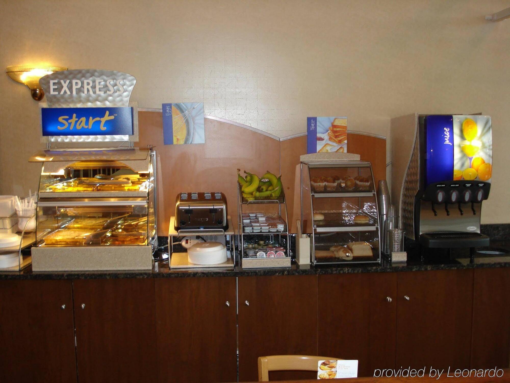 Holiday Inn Express Des Moines-At Drake University, An Ihg Hotel Екстериор снимка